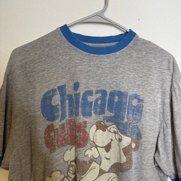 Red Jacket Gray Blue Chicago Cubs Baseball Graphic Burnout Short Sleeve Shirt M - Picture 7 of 9